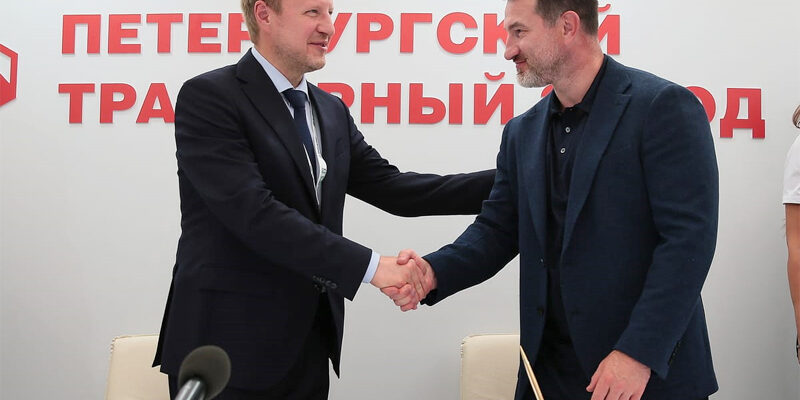 Укрепление связей: Губернатор Алтайского края и директор Петербургского тракторного завода подписали соглашение о сотрудничестве